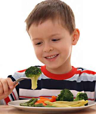 Kid eating veggies